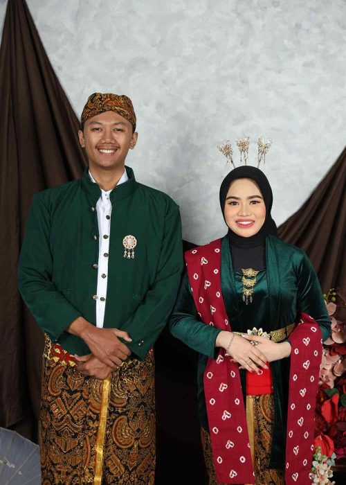 Mass Image Compressor Compressed this image. https://sourceforge.net/projects/icompress/ with Quality:35