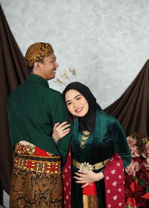 Mass Image Compressor Compressed this image. https://sourceforge.net/projects/icompress/ with Quality:35