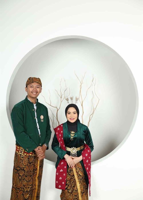 Mass Image Compressor Compressed this image. https://sourceforge.net/projects/icompress/ with Quality:35